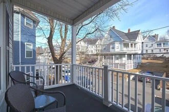 52 Crescent Ave, Unit 2 in Malden, MA - Foto de edificio - Building Photo