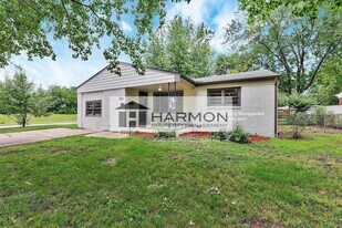 8302 E Gilbert St in Wichita, KS - Building Photo