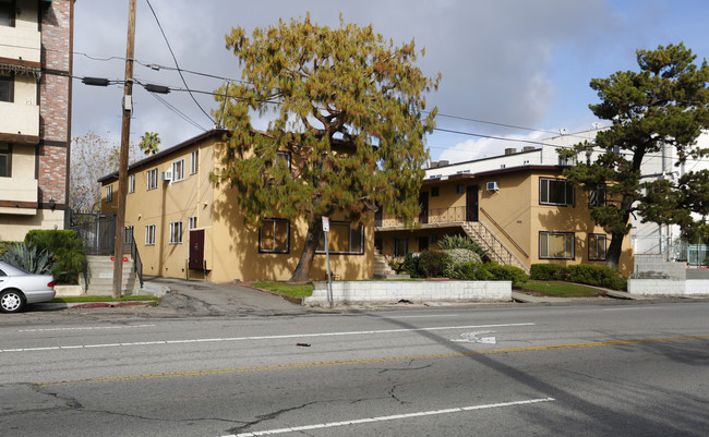 7605 N Hollywood Way in Burbank, CA - Building Photo - Building Photo