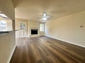 818 Overland St in Stafford, TX - Building Photo - Building Photo