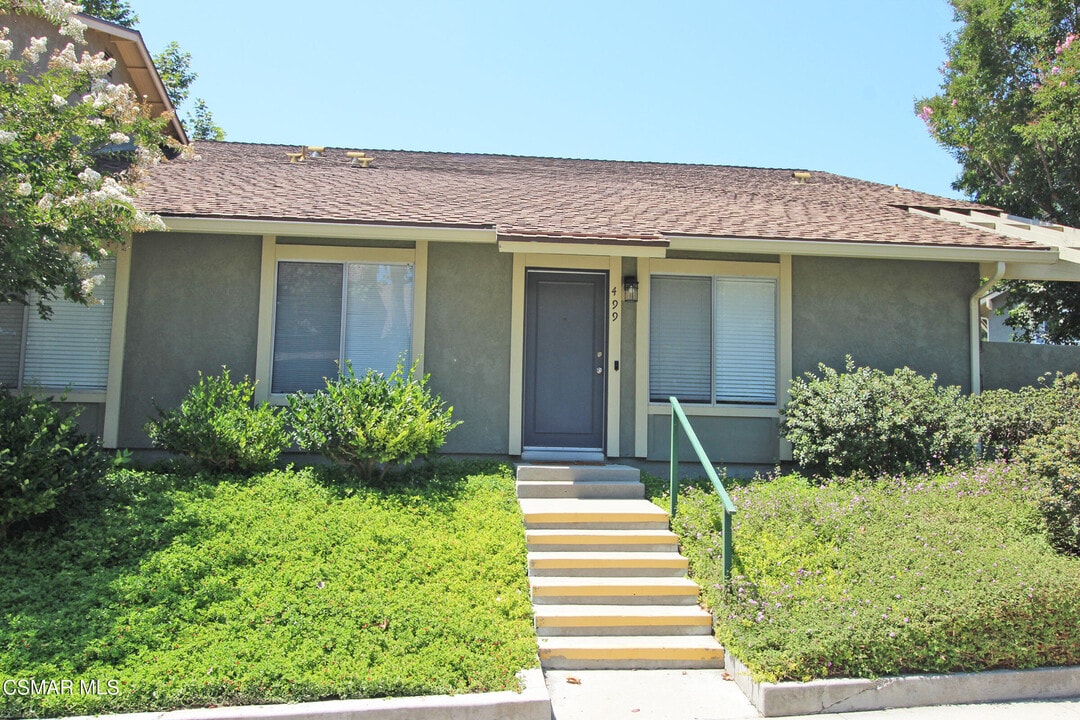 499 Serento Cir in Thousand Oaks, CA - Building Photo