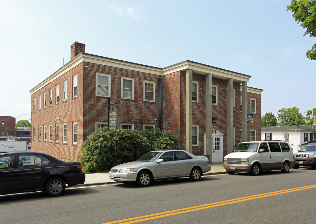 18 Woburn St in Reading, MA - Building Photo