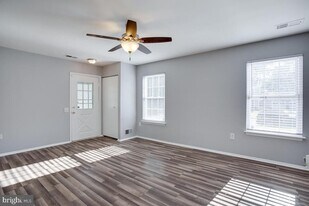 700 Brandon Cir in Waldorf, MD - Building Photo