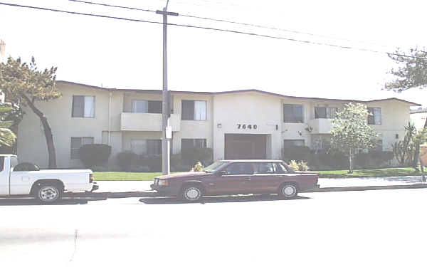 Whitsett Estates in North Hollywood, CA - Building Photo - Building Photo