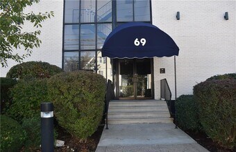 69 Cove Rd in Stamford, CT - Building Photo - Building Photo