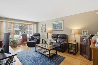 5363 N Mont Clare Ave in Chicago, IL - Building Photo - Building Photo