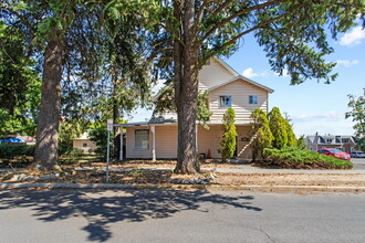 201 5th St in Cheney, WA - Building Photo - Building Photo