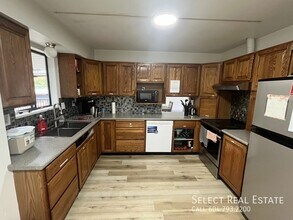 13454 Crestview Dr in Surrey, BC - Building Photo - Building Photo