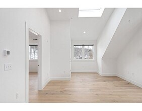 493 Trapelo Rd-Unit -306 in Belmont, MA - Building Photo - Building Photo