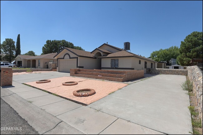 129 Torrey Pines Dr in Santa Teresa, NM - Building Photo - Building Photo