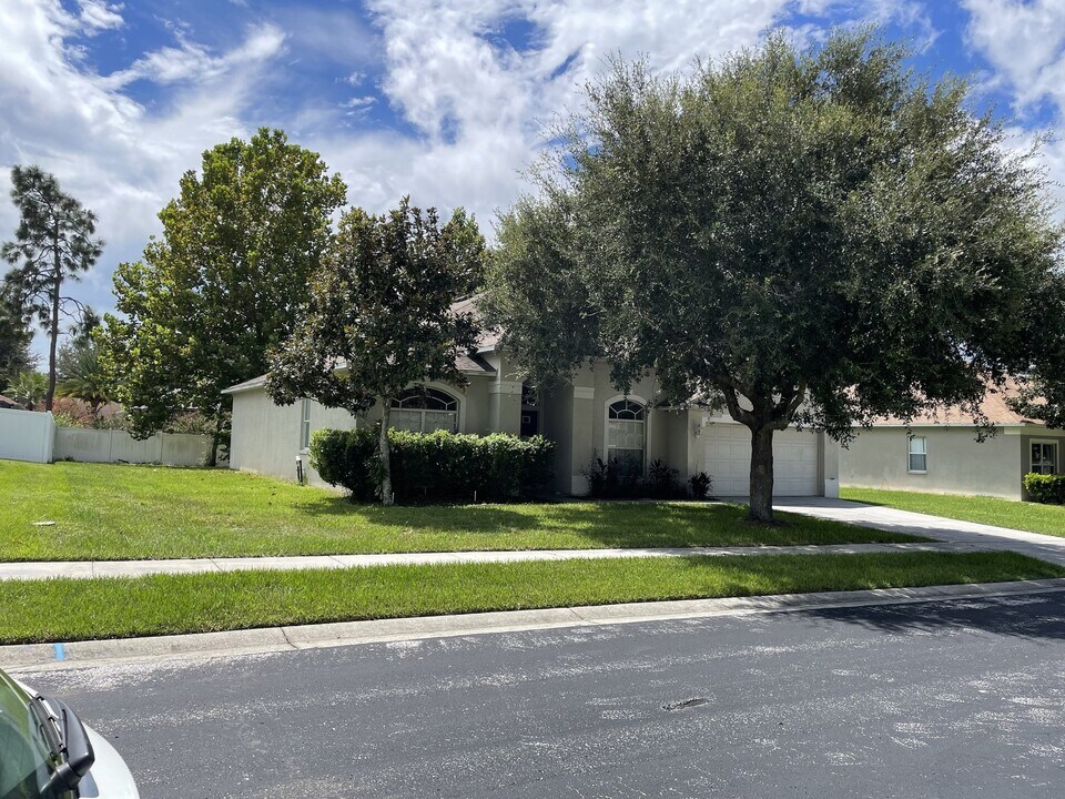 5524 Brackenwood Dr in Spring Hill, FL - Building Photo