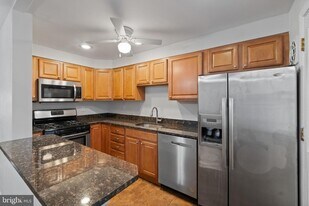 8100 Del Haven Rd in Dundalk, MD - Building Photo