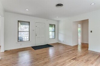 3449 Oak Creek Cir in Dallas, TX - Building Photo - Building Photo