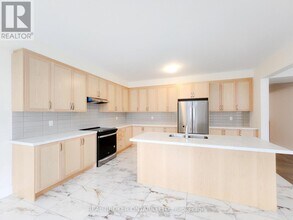 72 Kentledge Ave in East Gwillimbury, ON - Building Photo - Building Photo