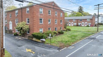 111 A Niles Hill Rd in New London, CT - Building Photo