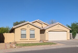 4226 N 92nd Ln in Phoenix, AZ - Building Photo