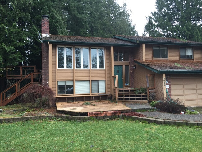 property at 2420 Lisa Ln