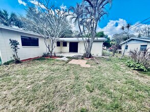 410 S Tropical Trail in Merritt Island, FL - Building Photo - Building Photo