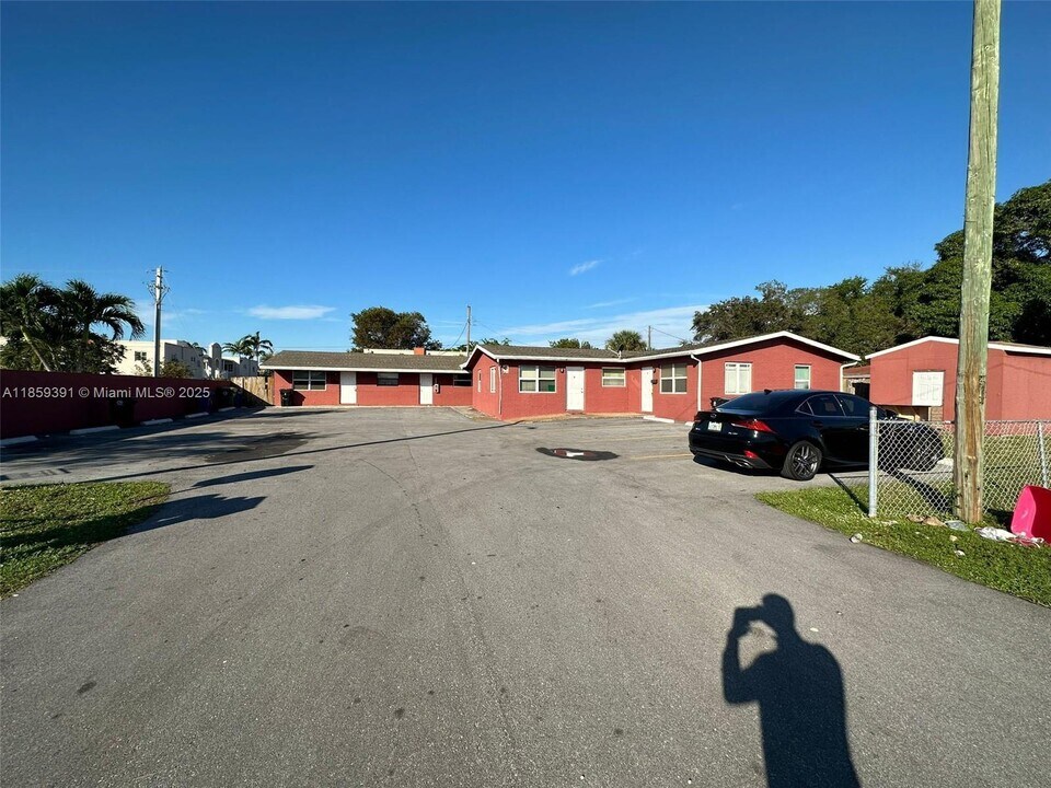 623 NW 9th Ave in Fort Lauderdale, FL - Building Photo