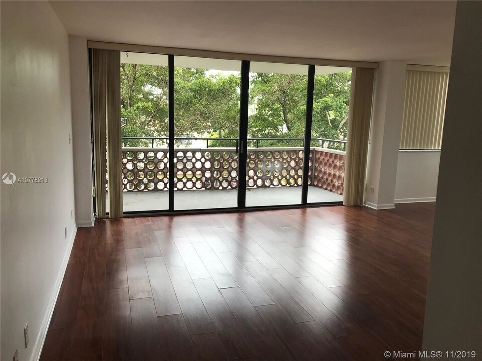 4222 Inverrary Blvd-Unit -4203 in Lauderhill, FL - Building Photo