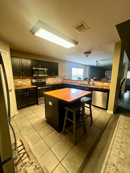 3703 Fiesta Tr in San Antonio, TX - Building Photo