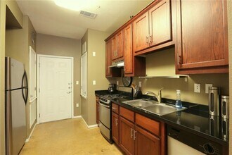 910 W 25th St in Austin, TX - Building Photo - Building Photo