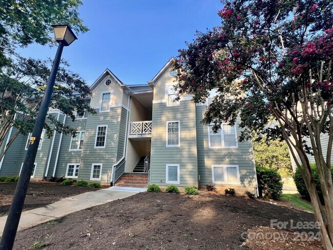 20105 Henderson Rd in Cornelius, NC - Building Photo - Building Photo