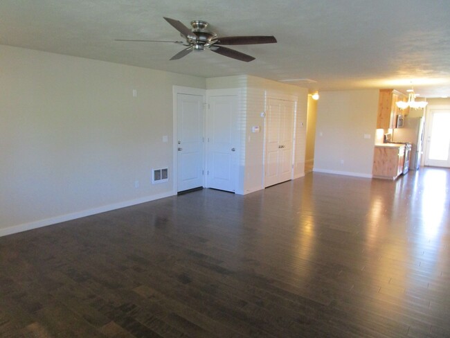 1250 NW Seehale Ave in Prineville, OR - Building Photo - Building Photo