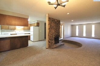1415 S Ione Pl in Kennewick, WA - Building Photo - Building Photo