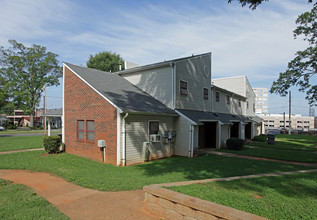 Tall Oaks Apartments in Charlotte, NC - Building Photo - Building Photo