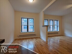 630 W Cornelia Ave in Chicago, IL - Building Photo - Building Photo