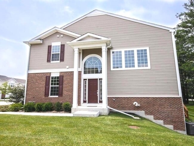 10S410 Carrington Cir in Willowbrook, IL - Building Photo - Building Photo