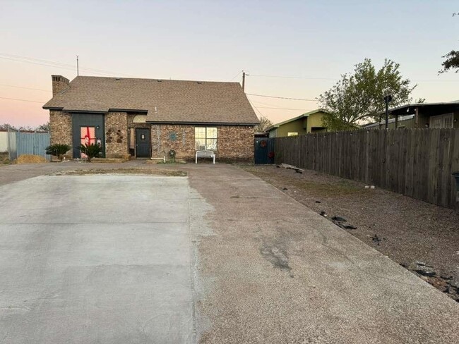 8523 Ontario Loop in Laredo, TX - Building Photo - Building Photo