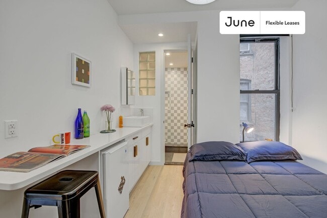 Welcoming ROOM at The Maison Suydam, Unit 1 in Brooklyn, NY - Foto de edificio - Building Photo