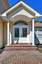 3 Leahs Ct in Smithtown, NY - Building Photo - Building Photo