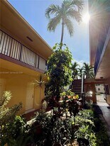 1733 Mayo St in Hollywood, FL - Building Photo