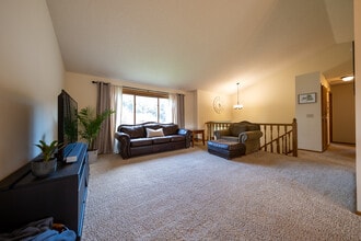 13060 Glenhurst Ave in Savage, MN - Building Photo - Building Photo