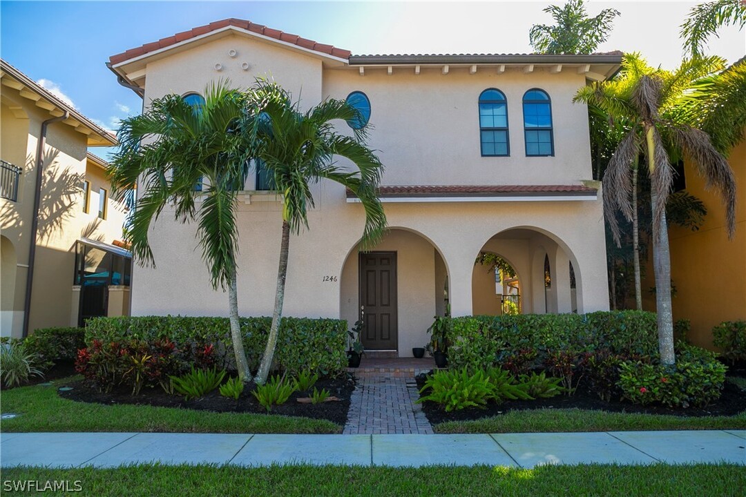 1246 Kendari Terrace in Naples, FL - Foto de edificio