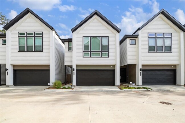 property at 1215 Highland Square Ln