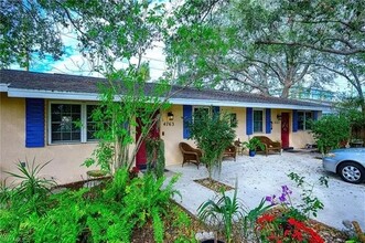 4763 W Alhambra Cir in Naples, FL - Foto de edificio - Building Photo