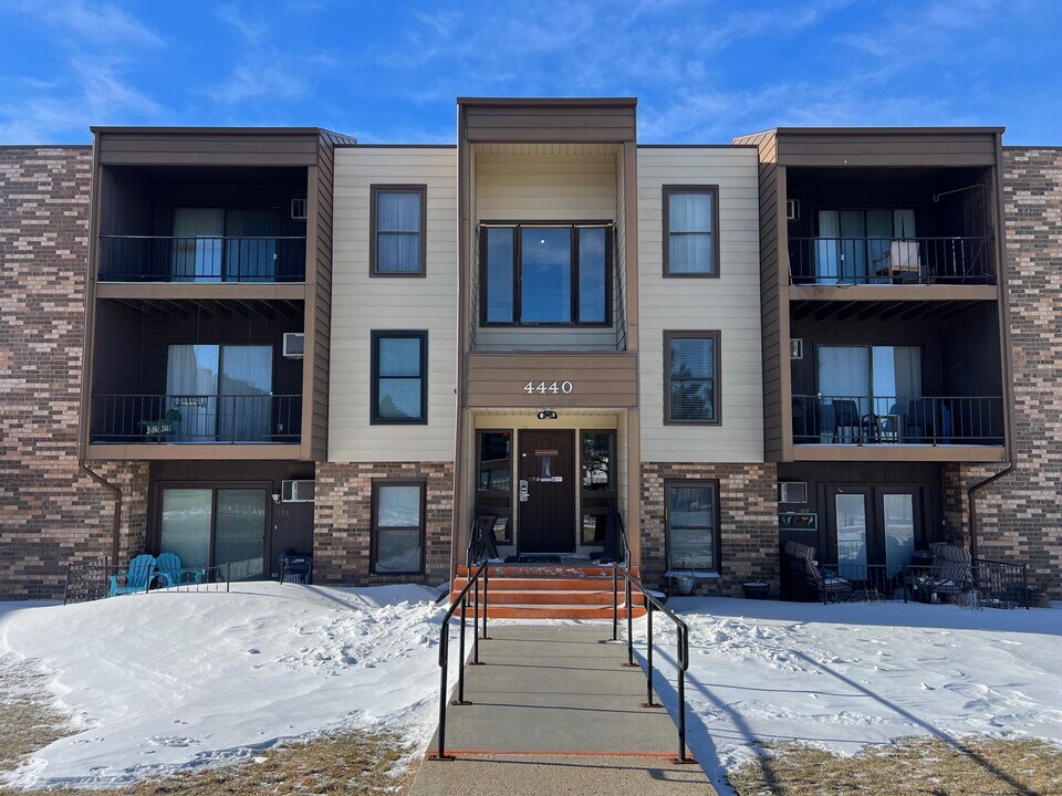 4440 S Poplar St in Casper, WY - Building Photo