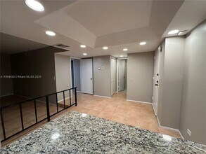 3650 Inverrary Dr in Lauderhill, FL - Foto de edificio - Building Photo