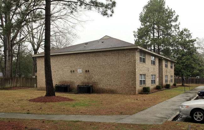 Summerville Country Club Apartments in Summerville, SC - Building Photo - Building Photo