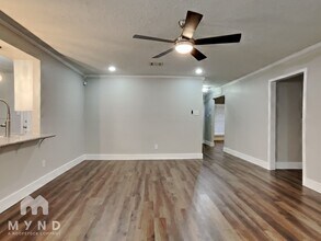 1914 Meadow Creek Dr in Pearland, TX - Foto de edificio - Building Photo