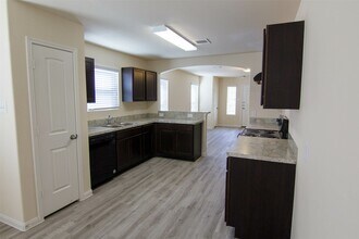 8518 Middleton Oaks Cir in Houston, TX - Building Photo - Building Photo