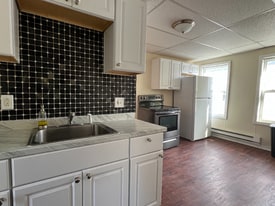 42 Houghton St in Worcester, MA - Building Photo