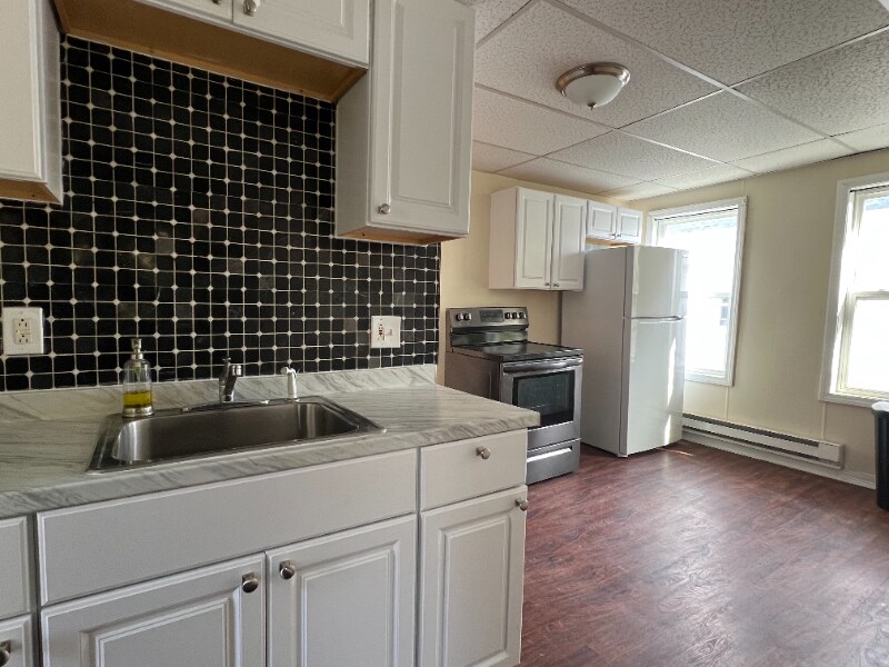 42 Houghton St in Worcester, MA - Building Photo