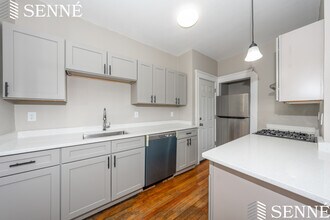 6 Sherborn Ct, Unit 10 in Medford, MA - Building Photo - Building Photo