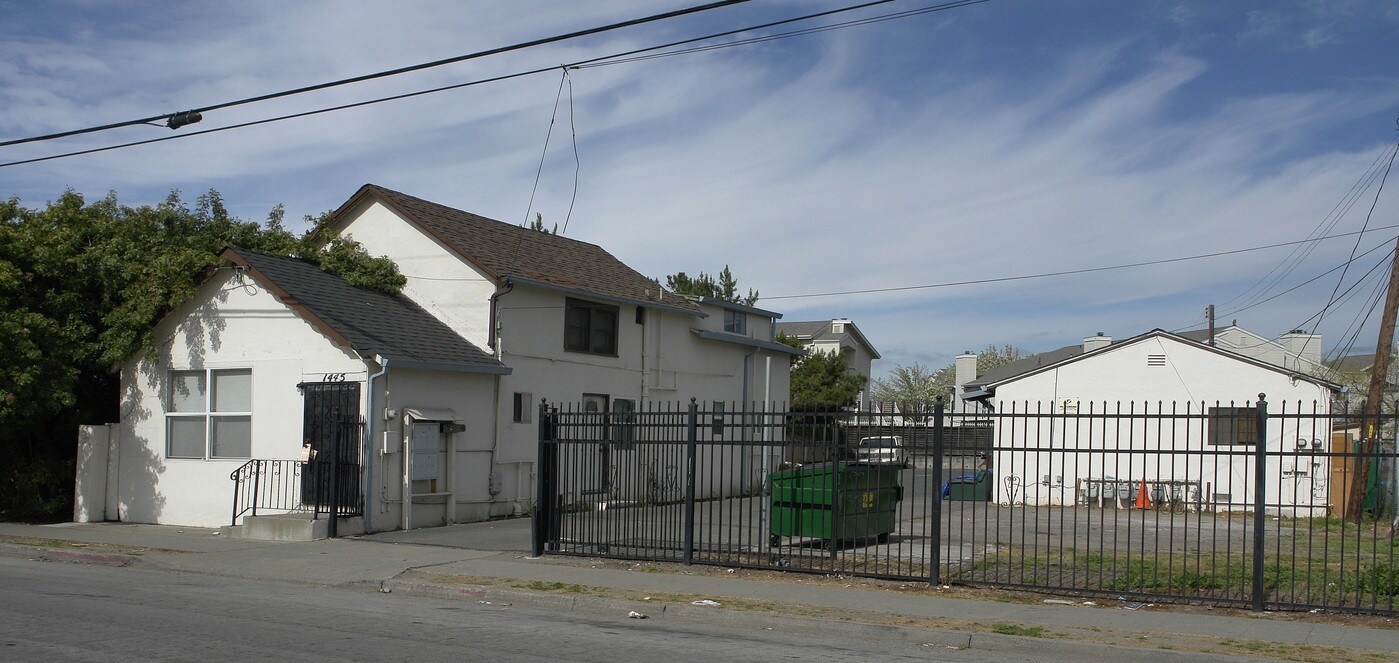 1445-1461 159th Ave in San Leandro, CA - Building Photo