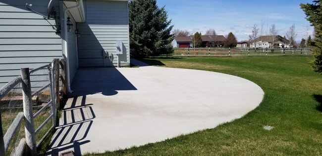 341 Valley Grove Dr in Bozeman, MT - Foto de edificio - Building Photo